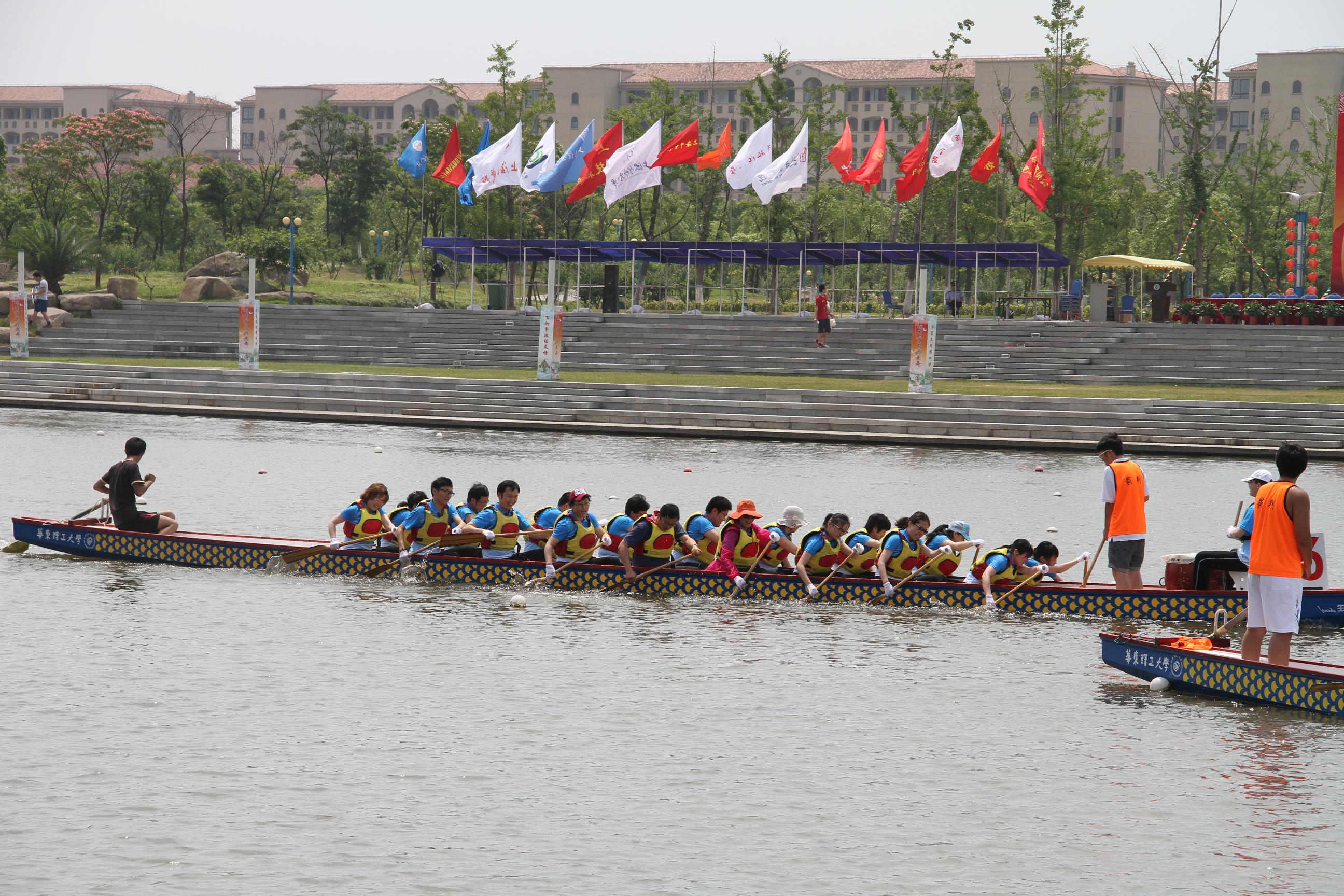 我校财务代表队参加上海高校财务工作者趣味运动会和龙舟比赛